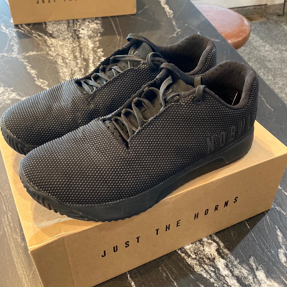 Men’s Black Nobull Trainer plus like new